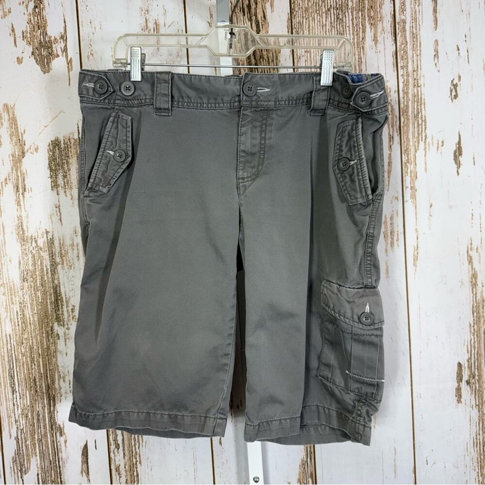 Old Navy Women's Charcoal Mid Rise Cargo Shorts. Size 12. Good used condition!